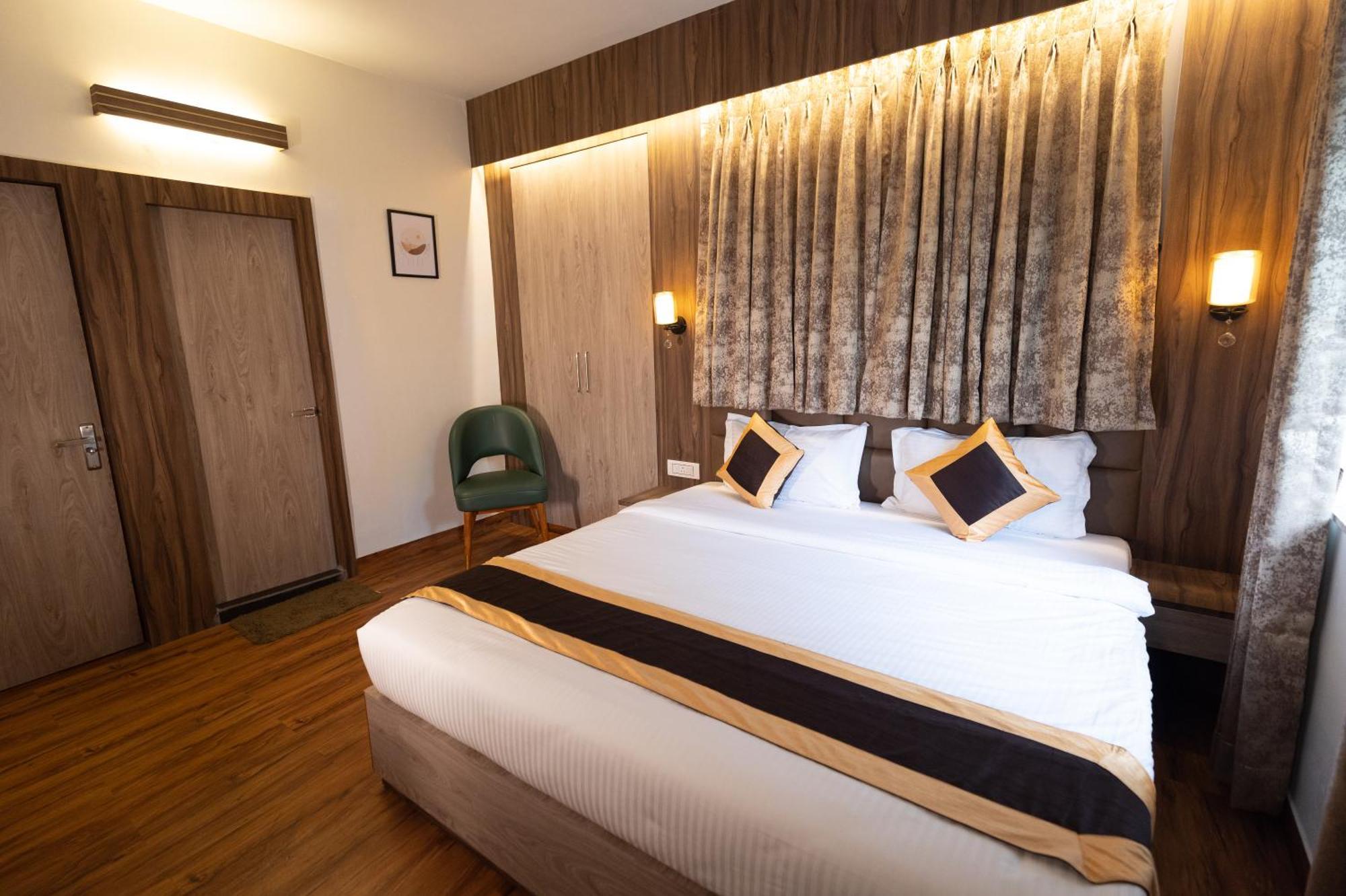 The Palm Hotel Kolkata